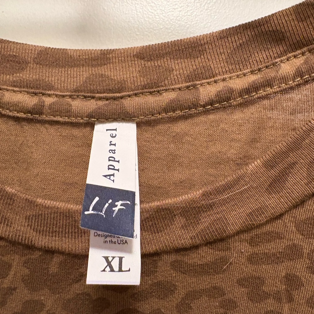 Leopard Print 'Be Kind' Tee Shirt - Picture 3 of 5